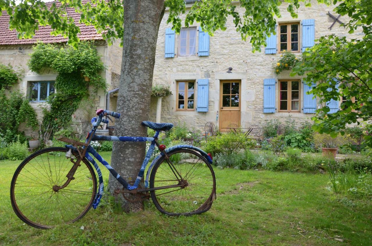 Le Vieux Velo Acomodação com café da manhã Chaptuzat Exterior foto