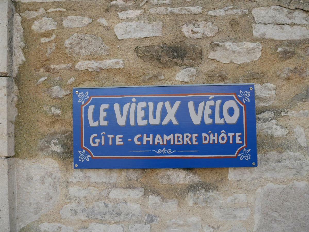 Le Vieux Velo Acomodação com café da manhã Chaptuzat Exterior foto